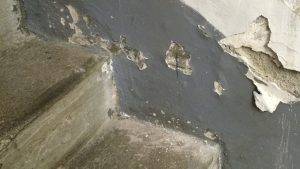 Folgen von feuchten Wänden und Mauern